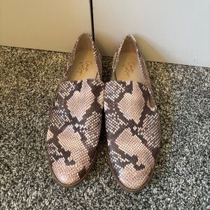 Crown Vintage Brown and Cream Patterned Loafers